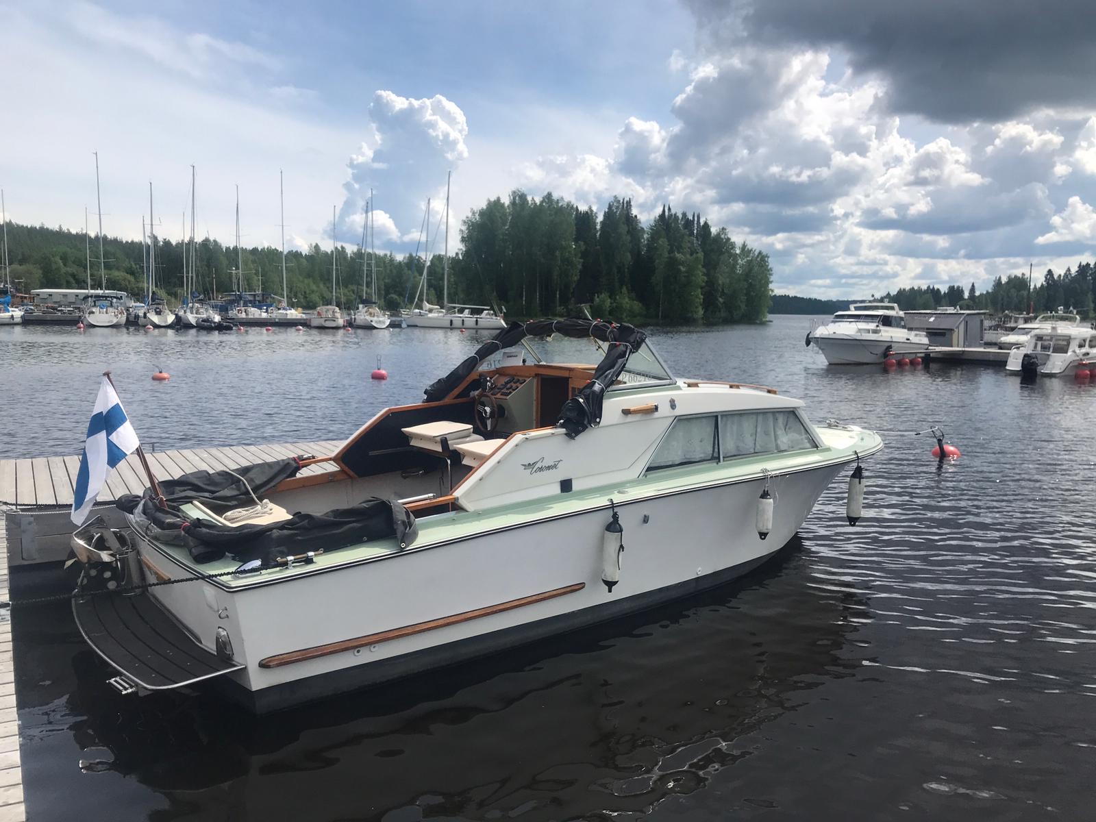 Coronet De Lux cabin 24